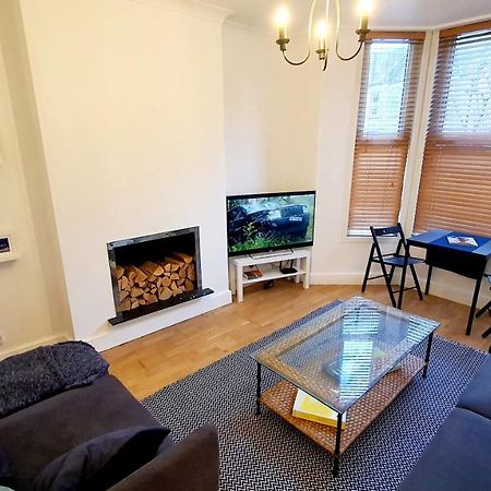 Lovely 2 Bedroom Period Garden Flat. ロンドン エクステリア 写真