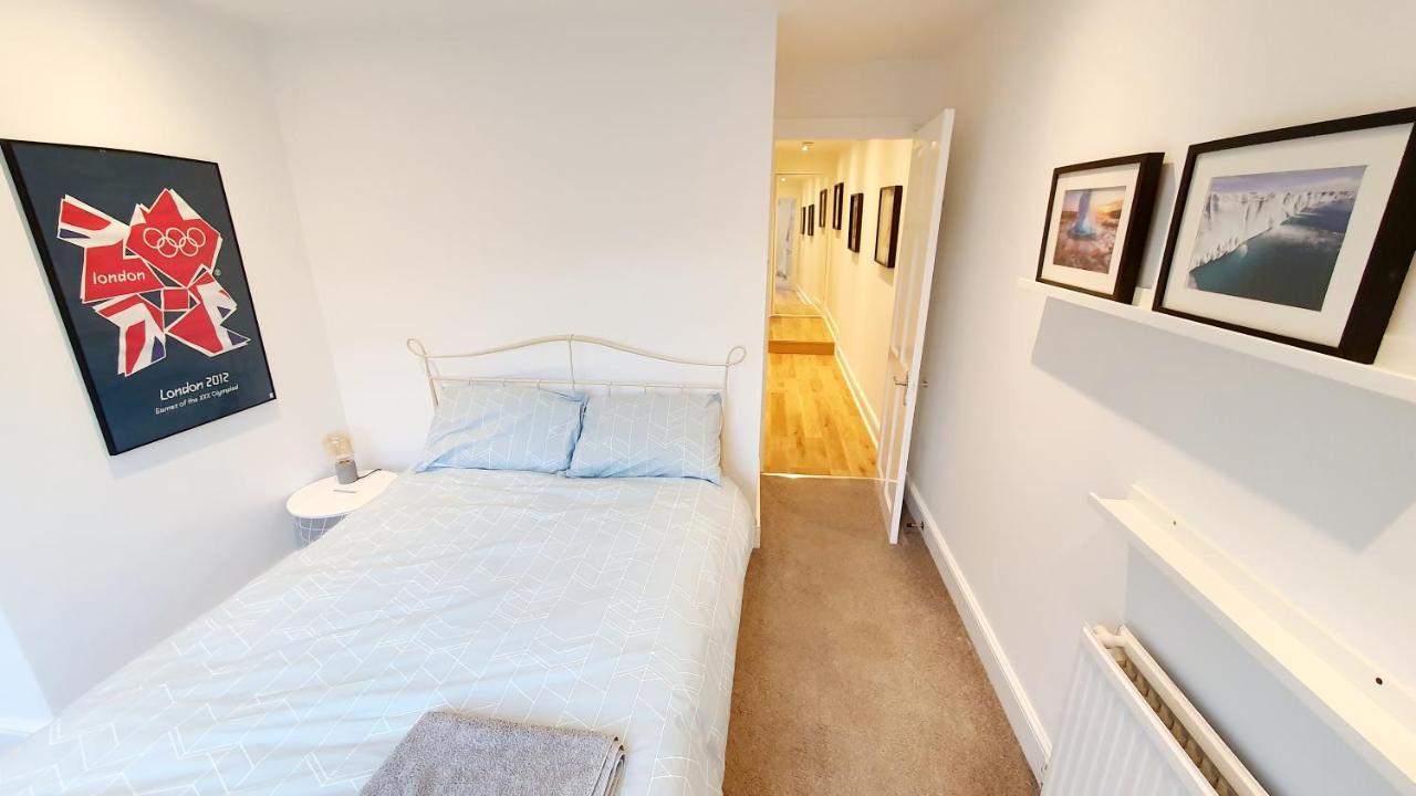 Lovely 2 Bedroom Period Garden Flat. ロンドン エクステリア 写真