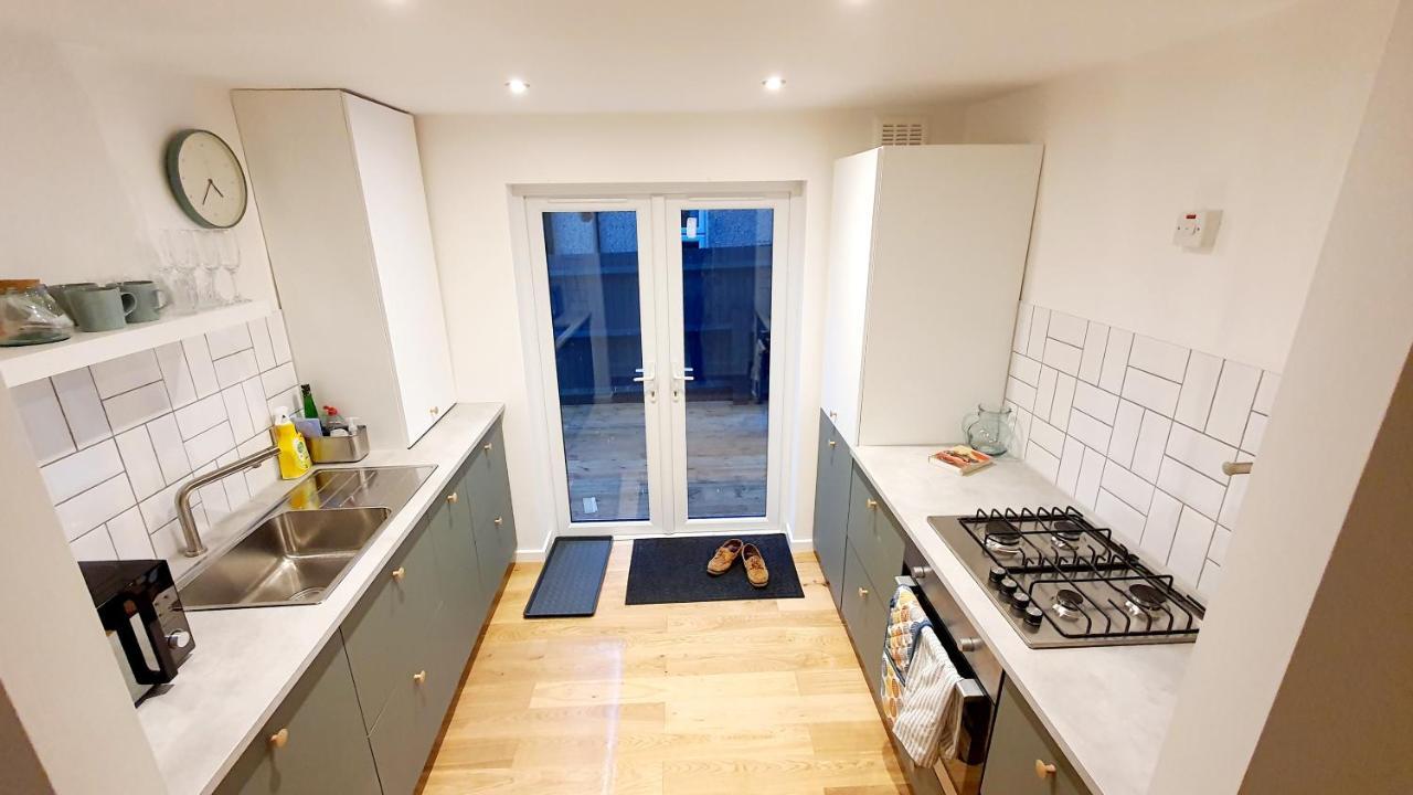 Lovely 2 Bedroom Period Garden Flat. ロンドン エクステリア 写真