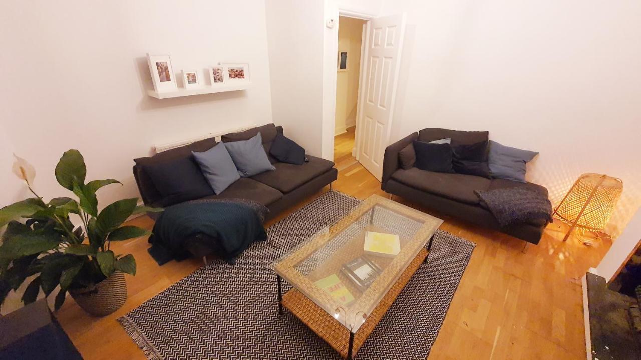 Lovely 2 Bedroom Period Garden Flat. ロンドン エクステリア 写真